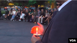 六四學運35週年，美國首都華盛頓的共產主義受難者基金會2024年6月3日晚舉行燭光悼念會。（美國之音）
