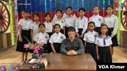 បទសម្ភាសន៍ VOA៖ ស្ថាបនិកសាលាសំរាមនិងបណ្ណាល័យចល័តថាដើម្បីមានការផ្លាស់ប្តូរ មនុស្សត្រូវរៀនចេះគិត
