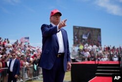 Donald Trump menjanjikan bahwa hak kepemilikan senjata akan dijamin jika ia terpilih (foto: dok).