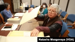 Volunteering with the Chinese Exclusion Act project at the National Archives at Seattle, Rhonda Farrar found a file on her father.