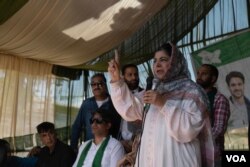 Mehbooba Mufti, President of Peoples Democratic Party, addresses a gathering at Faiteh Kadal area of Srinagar. (Credit: Wasim Nabi for VOA)