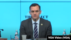 资料照片：美国会众议院美国与中国共产党战略竞争特设委员会主席加拉格尔在纽约出席有关中共对美国金融稳定的威胁的听证会。（2023年9月12日）