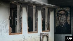 ঢাকার ধানমন্ডি ৩২ নম্বর রোডে অবস্থিত বঙ্গবন্ধু স্মৃতি জাদুঘর পুড়িয়ে দেয়ার পরের দৃশ্য। ফটোঃ ১০ অগাস্ট, ২০২৪। 