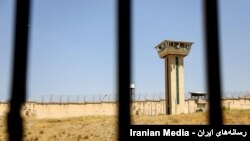 یک زندان در ایران - آرشیو