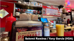 Decenas de fotografías de políticos recuerdan que el Red Arrow Diner en Manchester, Nuevo Hampshire, no es un restaurante de barrio cualquiera. Este establecimiento toma protagonismo cada ciclo electoral y se convierte en parada obligada de todo aspirante a presidente de EEUU.