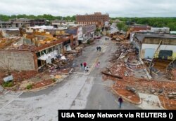 Los edificios dañados se ven en una fotografía aérea después de que la ciudad fuera azotada por un tornado la noche anterior en Sulphur, Oklahoma, EEUU, 28 de abril de 2024. Bryan Terry/The Oklahoman/USA Today Network vía REUTERS NO HAY REVENTAS. SIN ARCHIVOS. CRÉDITO OBLIGATORIO
