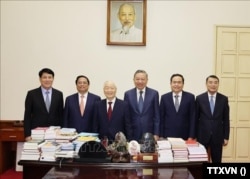 Pertemuan pimpinan Vietnam Nguyen Phu Trong, To Lam, Tran Thanh Man, 18 Mei 2024. (Foto: Courtesy)