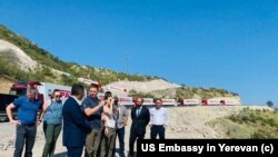 ԱՄՆ Սենատի արտաքին հարաբերությունների հանձնաժողովի աշխատակազմի ներկայացուցիչներ Սառա Արքինը և Դեմյան Մերֆին՝ Հայաստանում