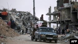 Palestinians who fled Rafah in the southern Gaza Strip arrive with their belongings to Khan Younis, May 15, 2024.