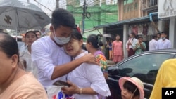 FILE - A man is welcomed by his mother after his release from Insein Prison in Yangon, Myanmar, May 3, 2023. VOA Burmese says there are still about 40 journalists locked up in prisons across the country.