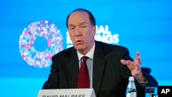 Presiden Bank Dunia David Malpass berbicara dalam sebuah konferensi pers di Washington, pada 13 Oktober 2022. (Foto: AP/Patrick Semansky)