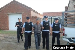 乌拉特前旗牧民因抗议矿企华拓矿业有限公司而遭到当地公安当局的逮捕 (牧民家属提供)