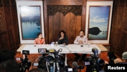 Pemilik Maskapai Penerbangan Susi Air dan mantan Menteri Perikanan Susi Pudjiastuti, dalam konferensi pers di Jakarta, 1 Maret 2023, tentang pilot Selandia Baru yang disandera oleh separatis di Papua bulan lalu. REUTERS/Willy Kurniawan