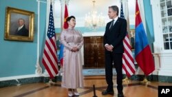 Secretary of State Antony Blinken, right, meets with Mongolian Foreign Minister Battsetseg Batmunkh at the State Department in Washington, July 23, 2024. 