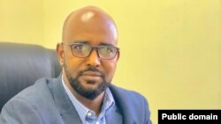 Mustafe Maxamed Maax, Madaxa Xiriirka Dadweynaha ee Bangiga Salaam Bank.