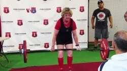 Nenek 72 Tahun Atlet Angkat Besi Menginspirasi Kaum Muda Tetap Bugar