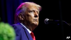 L'ex-président américain Donald Trump est visé par 41 chefs d'accusation différents.