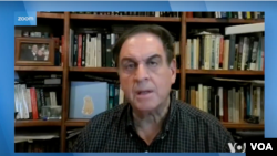 Джеффрі Сонненфельд керує Інститутом лідерства, що веде базу даних міжнародних корпорацій, які припинили бізнес в Росії через війну.