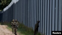 ফাইল- পোল্যান্ড-বেলারুশের সীমান্ত বরাবর, পোল্যান্ডের সৈন্যরা টহল দিচ্ছে। পোল্যান্ড, ৩০ আগস্ট,২০২৩। 