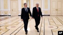 AQSh Davlat kotibi Entoni Blinken Qozog'iston rahbari Qosim-Jo'mart To'qayev bilan uchrashuvda, Ostona, 28-fevral, 2023