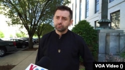 Голова фракції «Слуги народу» Давид Арахамія розмовляє із журналісткою Голосу Америки, Катериною Лісуновою.