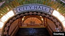 The street entrances to the Old City Hall Station no longer exist. (Photo by Patrick Cashin, MTA New York City Transit.)