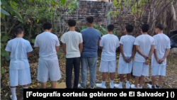Menores de edad detenidos en El Salvador. [Fotografía cortesía gobierno de El Salvador ]