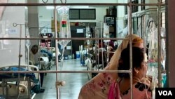 The dengue ward at Dhaka's Shaheed Suhrawardy Medical College and Hospital in Bangladesh. (Redwan Ahmed/VOA)