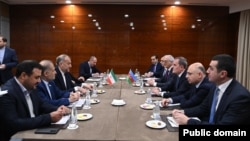 Ceyhun Bayramov və Hüseyn Əmir-Abdullahian (Mənbə: Azərbaycan Xarici İşlər Nazirliyi)