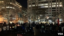 2022年12月，華盛頓的中國留學生在白紙運動期間舉辦守夜活動。(張津​​睿提供)