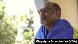 Анджело Фрайзер - пастор комунальної християнської церкви в Каліфорнії