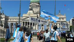 En Fotos I Argentinos asisten a la posesión de Javier Milei como presidente