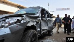 د پېښور پوهنتون د زده کوونکو دپاره د راجوړې شوې غونډې پرمهال د څېړونکو وېنا وه چې په ټول هېواد او بيا په خاصه توګه د خېبر پښتونخوا  ځوانانو کې د بې روزګارۍ د کچې لوړېدل، پخوانی تعليمي نصاب او اقتصادي مسلې هغه علتونه دي چې په ټولنه کې د انتهاپسندۍ او تندروۍ سېوا کېدو سوب ګرځي