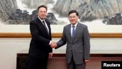 „Треба да го задржиме воланот во вистинската насока на меѓусебно почитување, мирен соживот и соработка меѓу двете страни“, му рекол Чин Ганг на Маск, се вели во соопштението на Министерството.