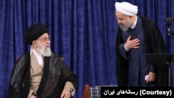 حسن روحانی (راست) و علی خامنه‌ای