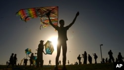 Повеќе од 80.000 жители на Газа побегнаа на југ од неделата, бидејќи непријателствата се интензивираат