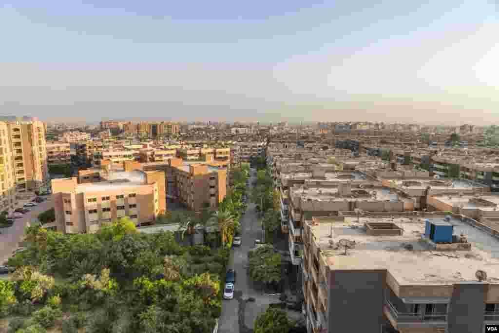 Thousands of trees and green spaces that protect life from carbon emissions and serve as natural cooling systems have been razed for new roads, bridges, and other costly national development projects across Cairo. (Hamada Elrasam/VOA)