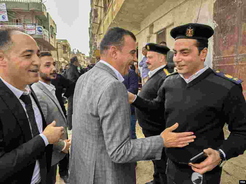 Sissi-aligned lawmaker Aziz Matar visits a poll in his district of North Sinai, the site of the Egyptian army&rsquo;s&nbsp;decade-long fight&nbsp;against a local ISIS affiliate, an effort that has resulted in&nbsp;thousands&nbsp;of home evictions and demolitions.&nbsp;Arish, Egypt,&nbsp;Dec. 10, 2023.&nbsp;(Hamada Elrasam/VOA)