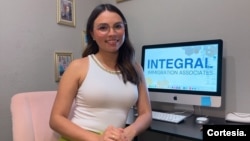 Alejandra Maniguaje llegó a EEUU hace un poco más de un año. Impulsa un emprendimiento para asesorar a otros migrantes en sus trámites. [Foto: Cortesía]