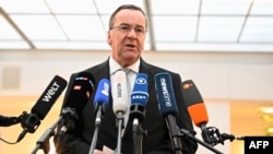 Menteri Pertahanan Jerman Boris Pistorius memberi keterangan pers di Berlin mengenai bocoran rekaman pertemuan pejabat militer Jerman yang membahas perang Ukraina, Minggu, 3 Maret 2024. (Foto: Tobias Schwarz/AFP)