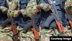 Les personnes arrêtées se trouvent à la la brigade d'investigation judiciaire à Bamako et doivent être présentés au procureur vendredi.