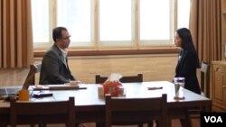 Thai Seng Thai ပါတီရဲ့ ကိုယ်စားလှယ်လောင်းလည်းဖြစ်၊ ပါတီပြောခွင့်ရလည်းဖြစ်တဲ့ Tida Yingcharoen ကို ဗွီအိုအေမြန်မာပိုင်းမှ ကိုဇော်ဝင်းလှိုင် တွေ့ဆုံမေးမြန်းနေစဉ်