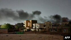 Quelques heures après l'annonce des sanctions américaines, l'armée a annoncé l'arrivée à Khartoum de nouvelles troupes.