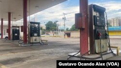 Una estación de servicio del norte de Maracaibo, Venezuela, permanece cerrada la tarde del jueves 1 de junio de 2023 por falta de gasolina.