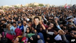 Supporters of Pakistan Tehreek-e-Insaf (PTI) a political party of former Pakistani Prime Minister Imran Khan, hold a rally against the decision of election commission for the electoral symbol of a cricket bat, Jan. 14, 2024. 