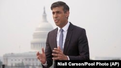El primer ministro británico, Rishi Sunak, habla con los medios durante su visita a Washington, D.C., el 7 de junio de 2023. (Niall Carson/Pool Photo vía AP)