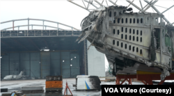 Залишки найбільшого у світі транспортного літака "Мрія" в аеропорту Гостомеля, який 27 лютого 2022 р. знищили російські війська.