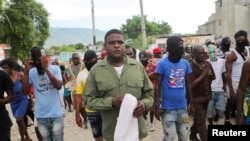 L'ancien policier Jimmy "Barbecue" Cherizier, chef de la coalition "G9", mène une marche contre le Premier ministre haïtien Ariel Henry, à Port-au-Prince, Haïti, le 19 septembre 2023. (REUTERS/Ralph Tedy Erol)