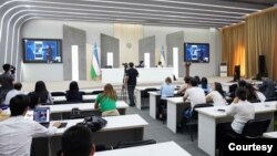 Axborot va ommaviy kommunikatsiyalar agentligi (AOKA) O'zbekiston media ahli uchun anjumanlar o'tkazib turadi 