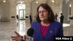 Конгресвумен-демократка Енні Кастер під час інтерв'ю з Іриною Шинкаренко